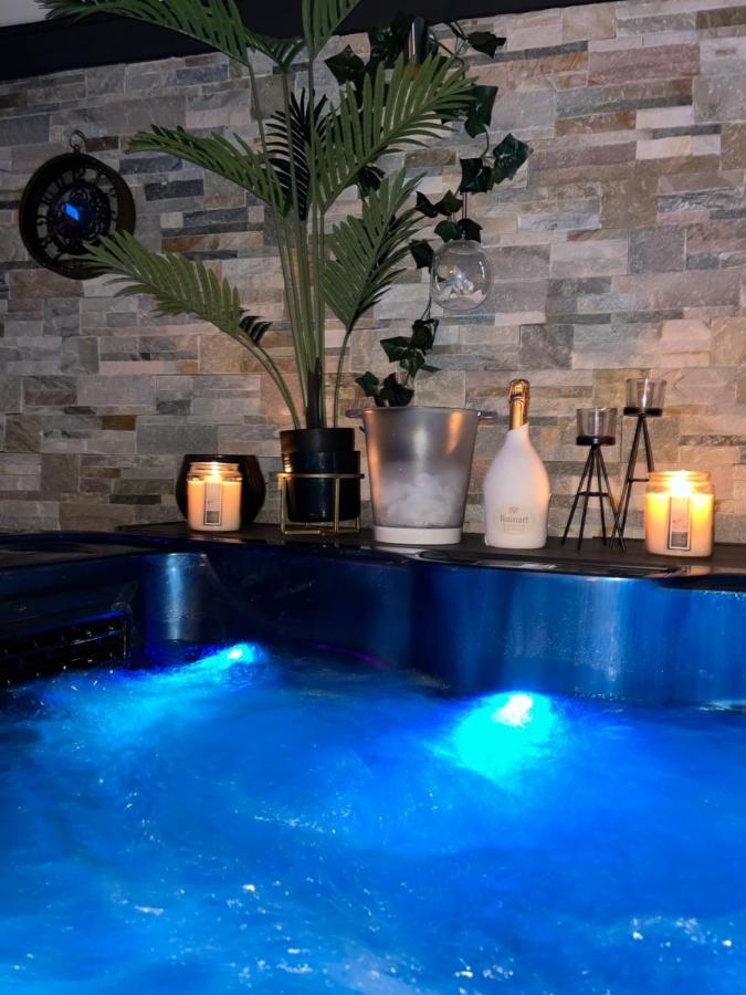 Mon Petit Bali Bed & Breakfast มูสซาน-เลส์-อัลพีล์ส ภายนอก รูปภาพ