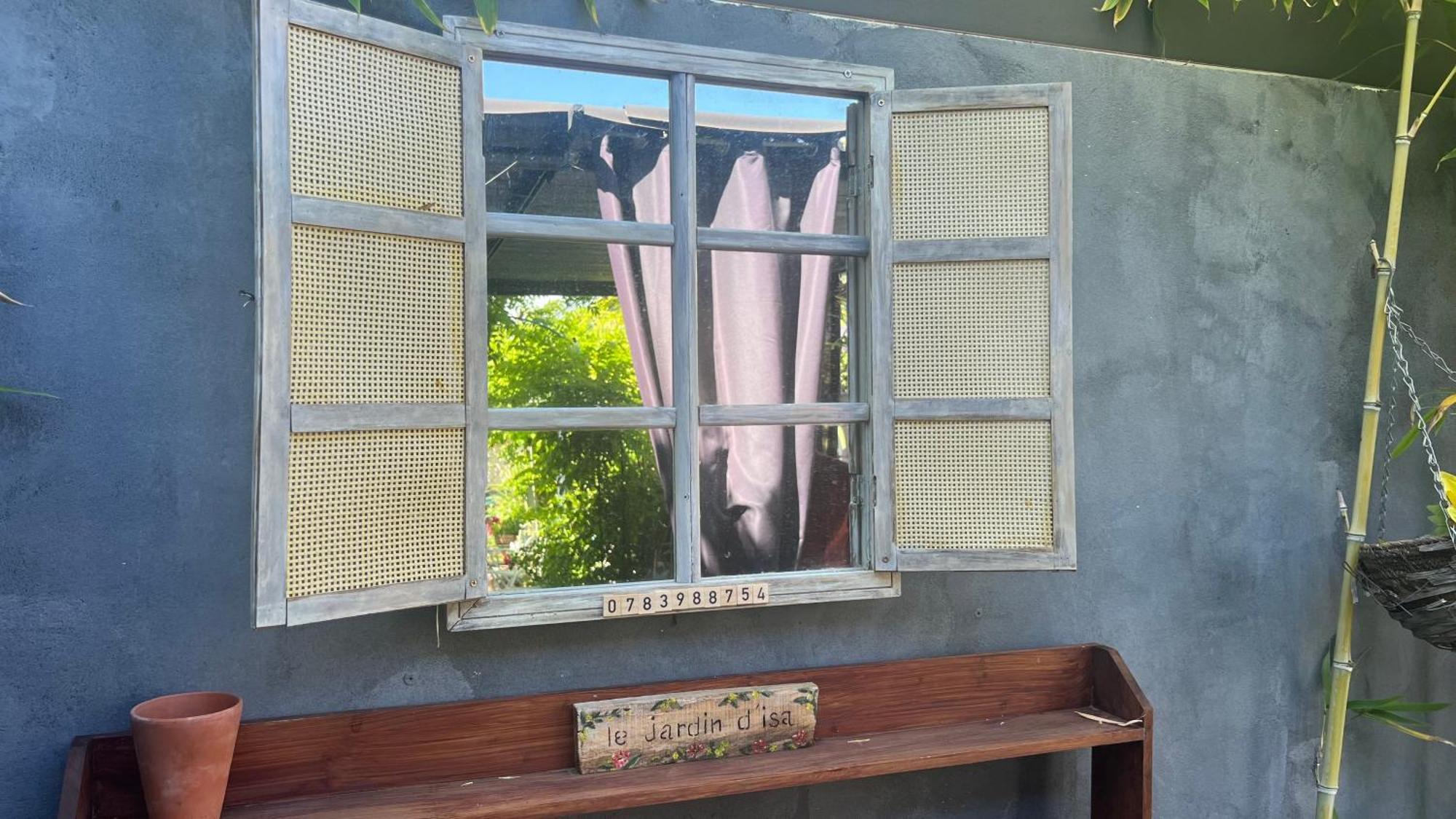 Mon Petit Bali Bed & Breakfast มูสซาน-เลส์-อัลพีล์ส ภายนอก รูปภาพ
